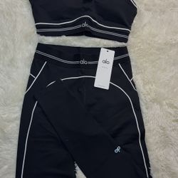 Alo Black Hearthrob Yoga Set 