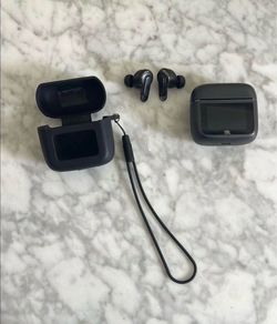 black jbl tour pro 3 earbuds