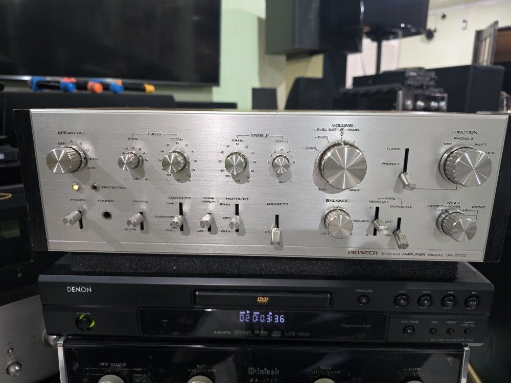 Pioneer SA-9100
Stereo Integrated Amplifier (1973-75) serviced fully function, excellent condition amazing sound will test before you buy.
