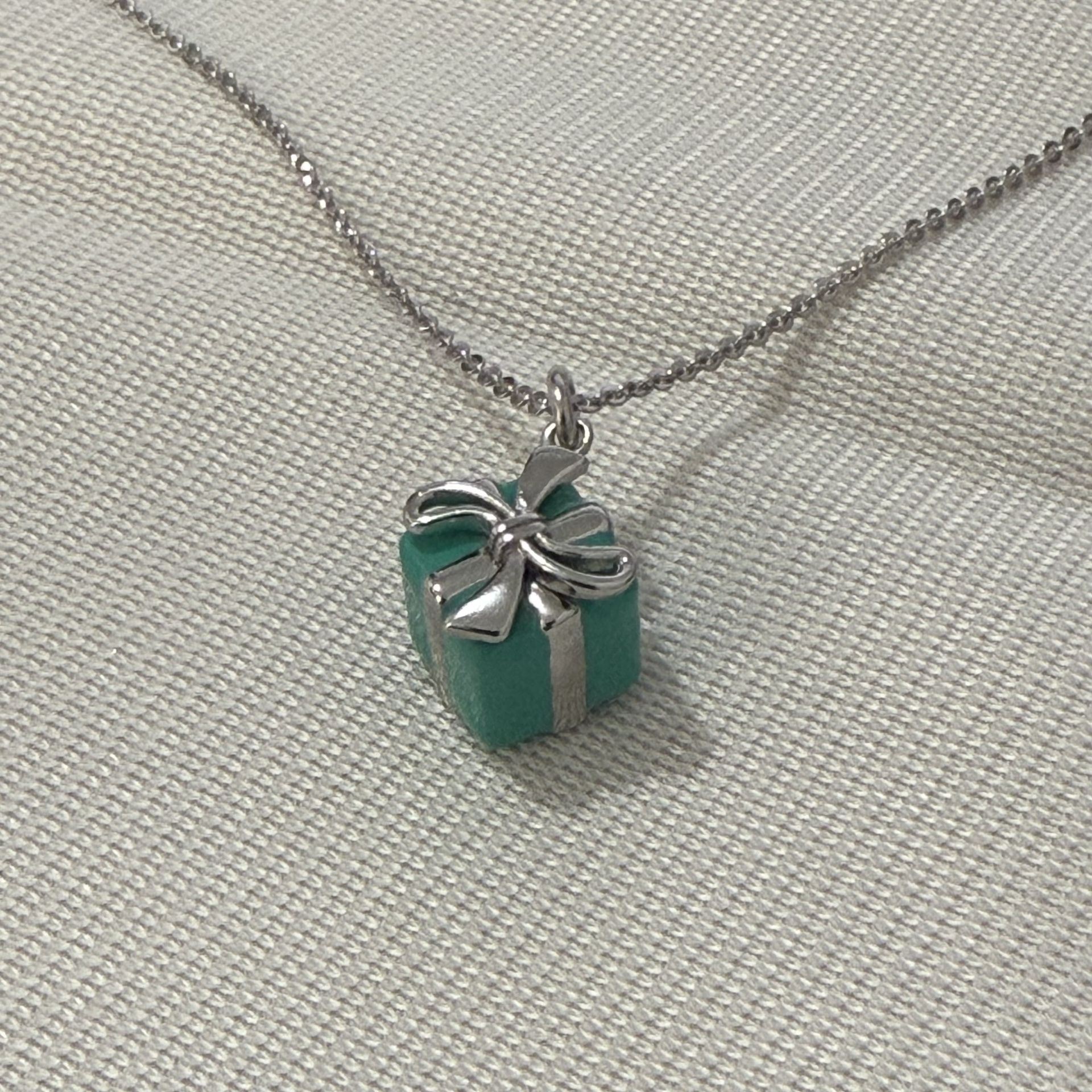 Tiffany & CO. 925 Sterling Silver Blue Enamel Gift Box Necklace