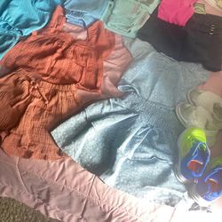 Ropa de niña, en buen estado, alguna es nueva nunca usada