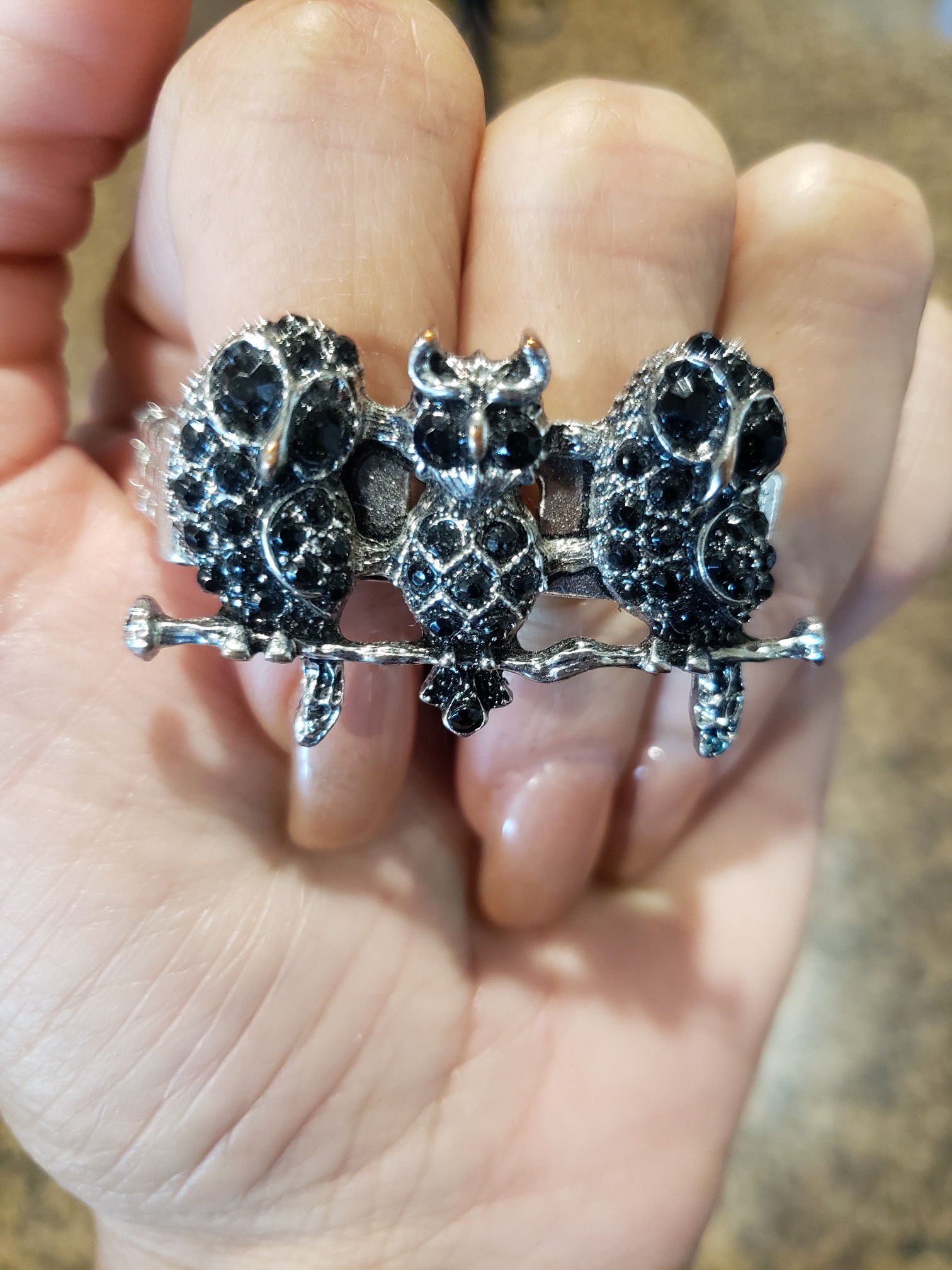 A sparkly 3 Owl ring with 2 adjustable ringbands