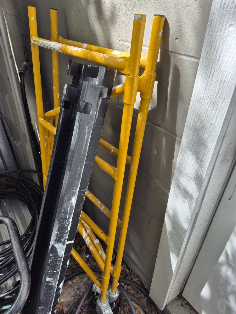 Small Foldable Scaffolding 2.5 Ft. X 5 Ft.