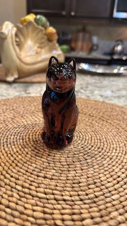 Wine Color…..Glass Cat Figurine
