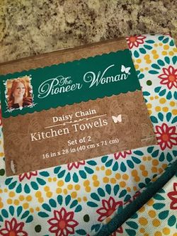 The Pioneer Woman Kitchen Towels Set of 4 - New