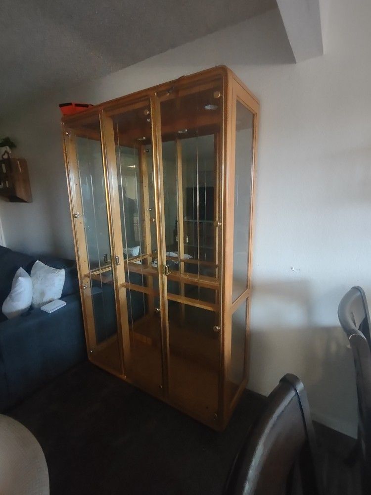 China Curio Cabinett