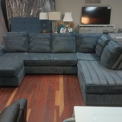 Large 3 Piece Sectional Chaise - Blue

