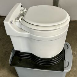 Laveo Dry Flush Toilet with rechargeable Battery
