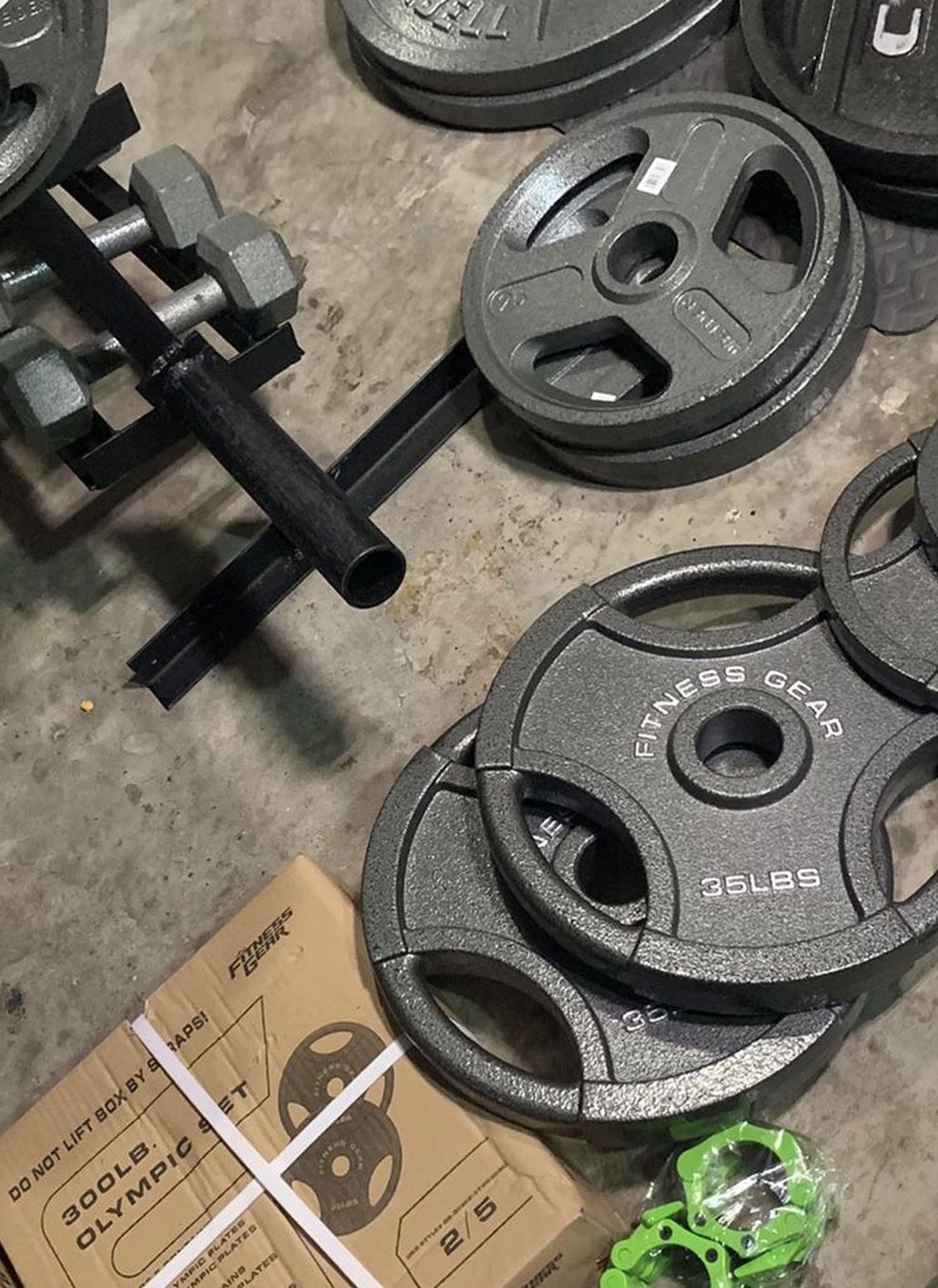 300 lb Weight set gym equipment weights barbells collars bench press set 45 lb plates Etc.. Weights Plates Set