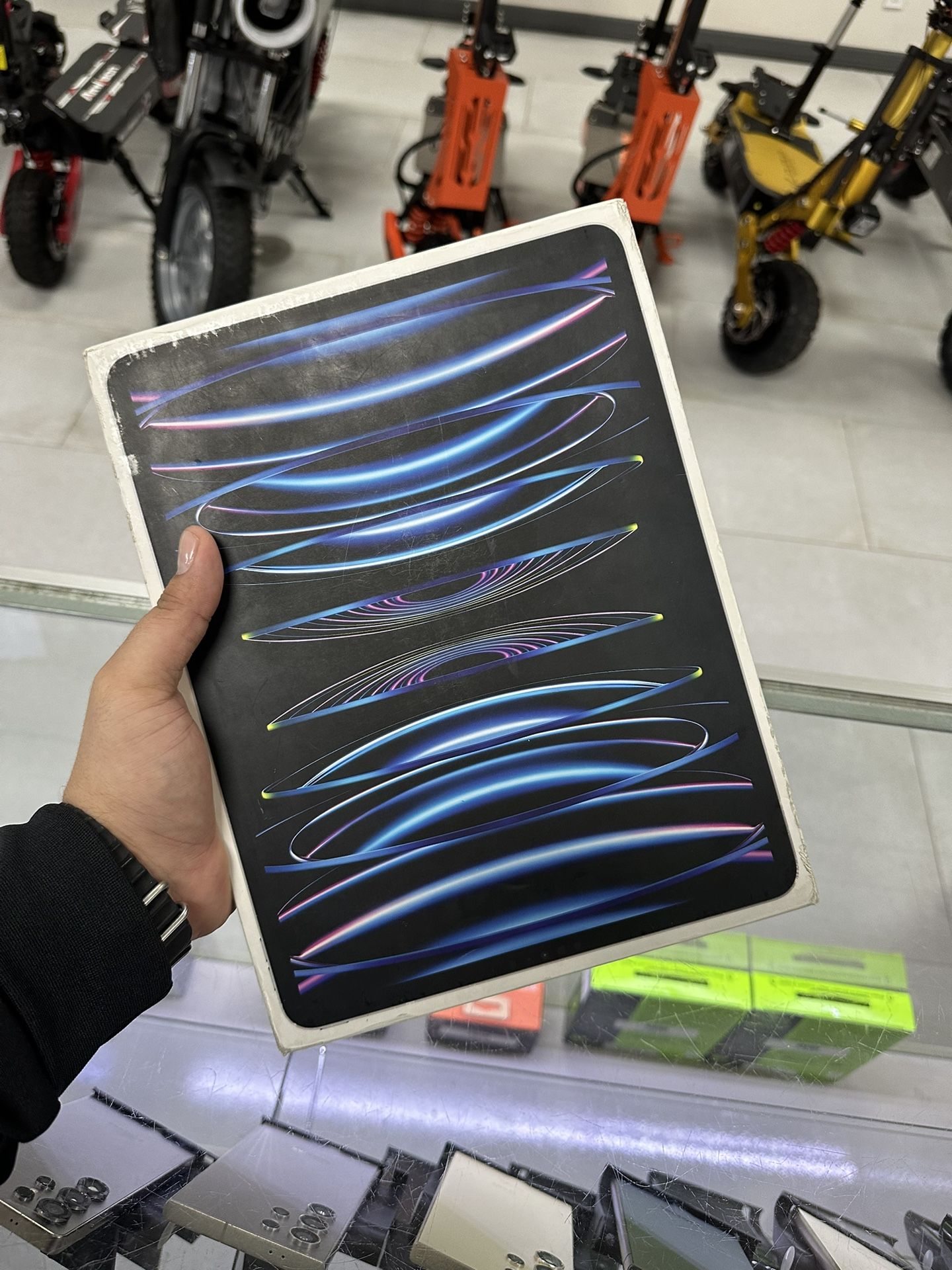 iPad Pro 12.9” 6th Gen 1TB New! $1,399 BLACK FRIDAY SALE!