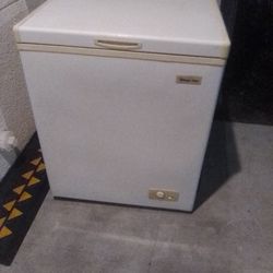 Magic Chef Deep Freezer 5.1 Cubic Feet