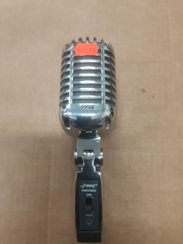 Pyle Classic Retro Dynamic Vocal Microphone - Old Vintage Style Metal Unidirectional Cardioid Mic with XLR Cable - Universal Stand Adapter - Live Perf