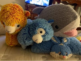 Plush toy bundle.