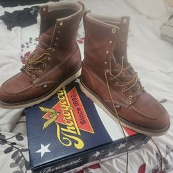 Boots 10 D