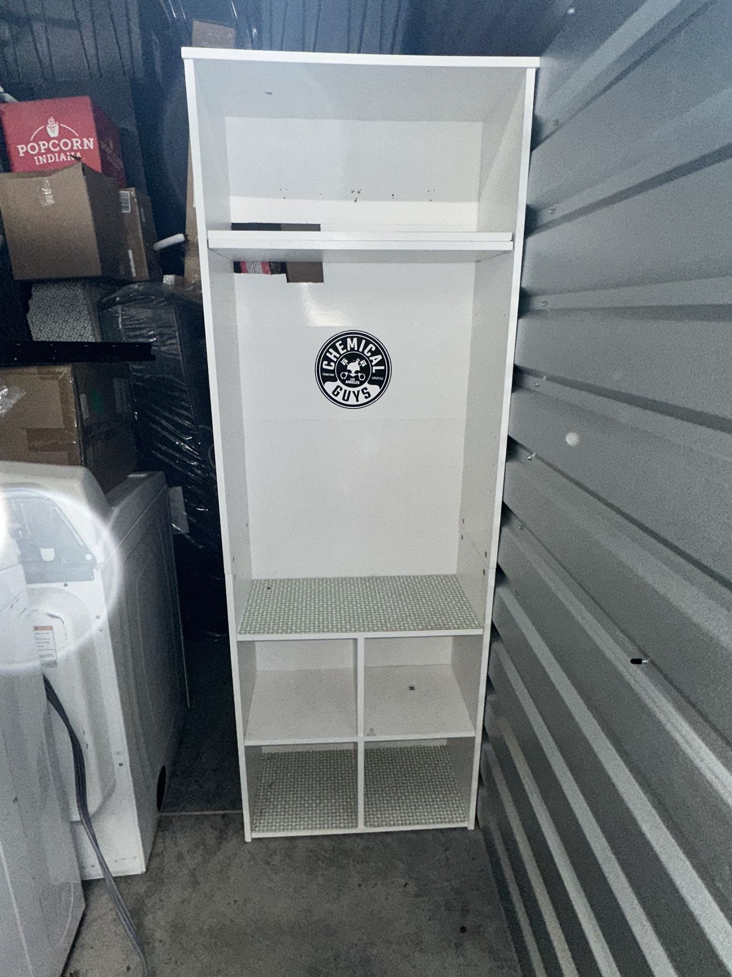 While Shelf