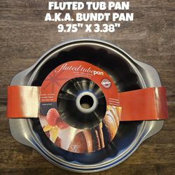 BRAND NEW, WILTON BUNDT PAN 