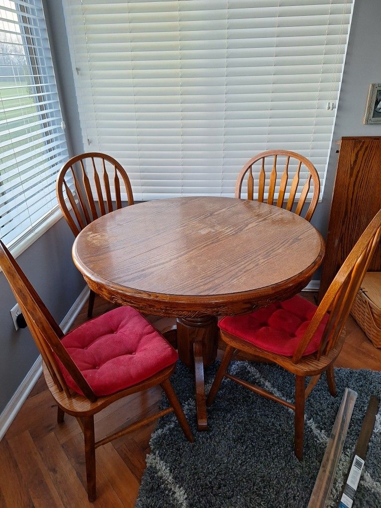 Table W/4 Chairs