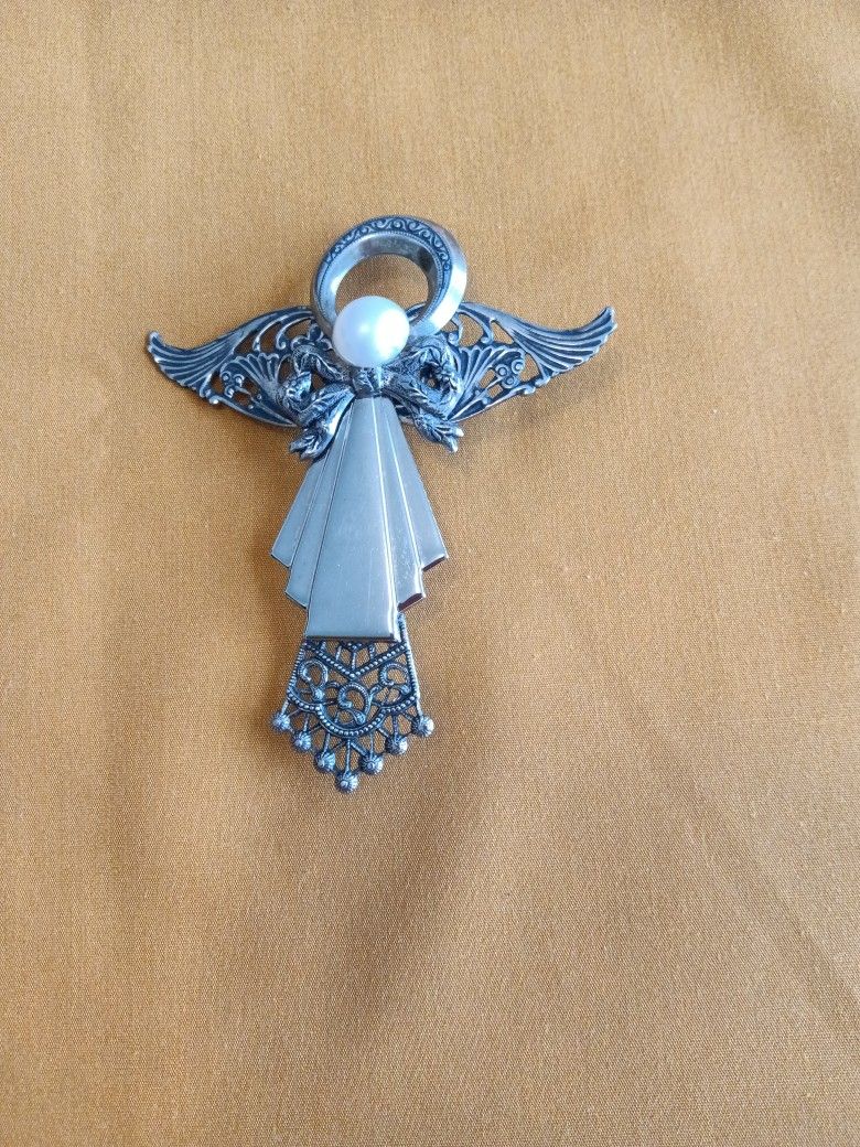 4 inch Sliver Angel with a Pearl Face Pin