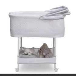 Simmons Kids Gliding Bedside Bassinet