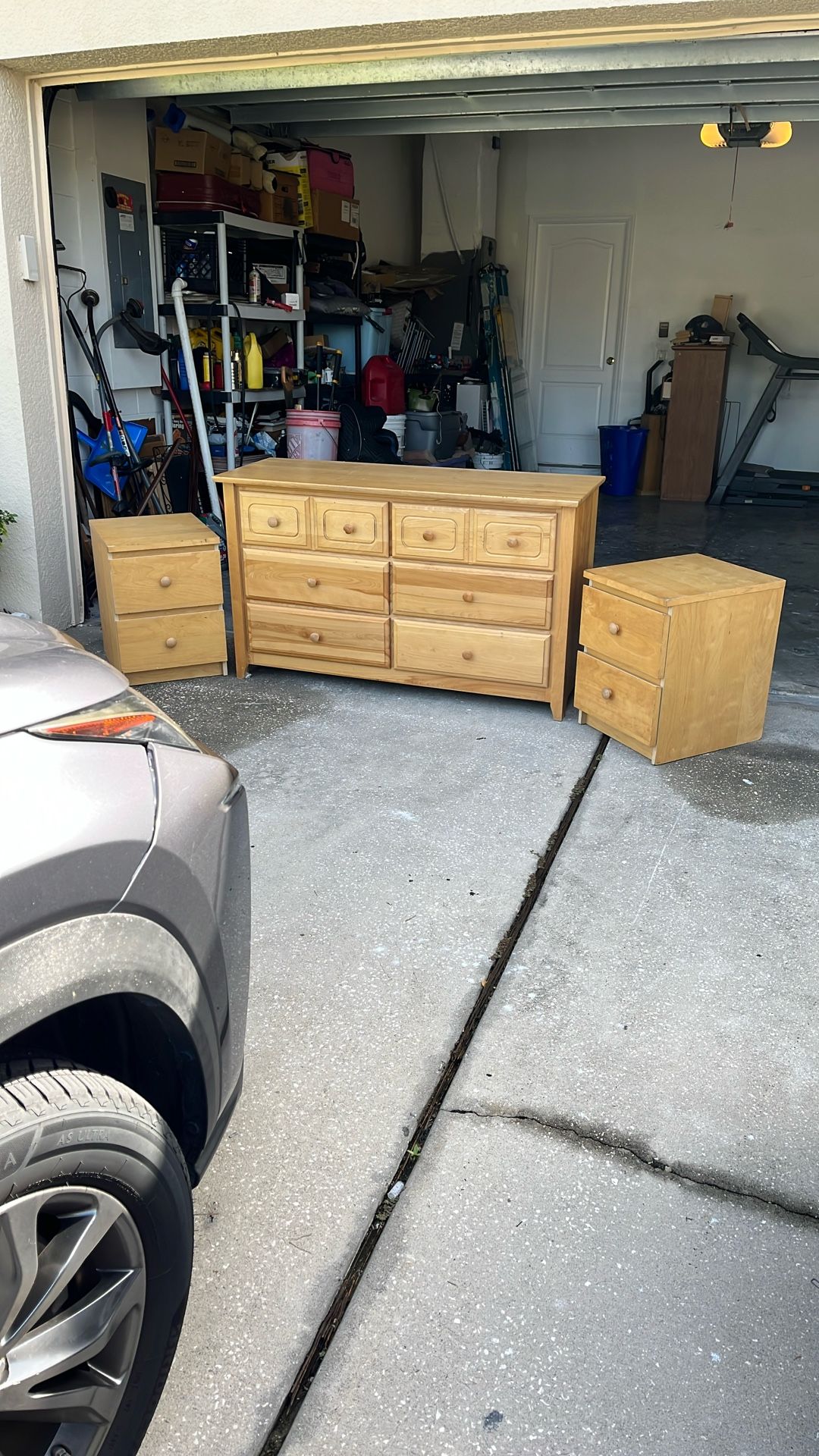 DRESSER WITH 2 NIGHTSTANDS