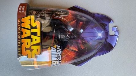 Hasbro 2005 Star Wars Lightsaber Attack Darth Vader action figure
