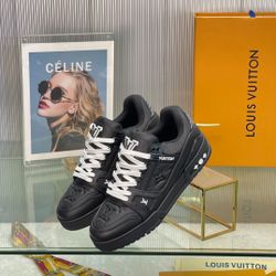 Lv trainers full black and white