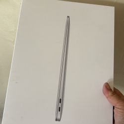 Empty Box MacBook Air 