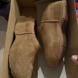 Women’s Ugg Clogs. 