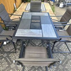 7 Piece Outdoor Dinning Table With 6 Rocking Chairs Excellent Condition 