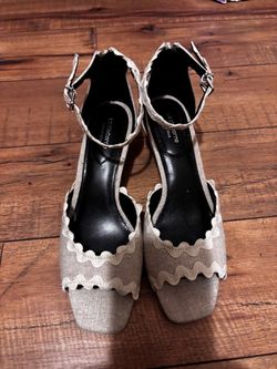 Cute beige dress sandals size 9