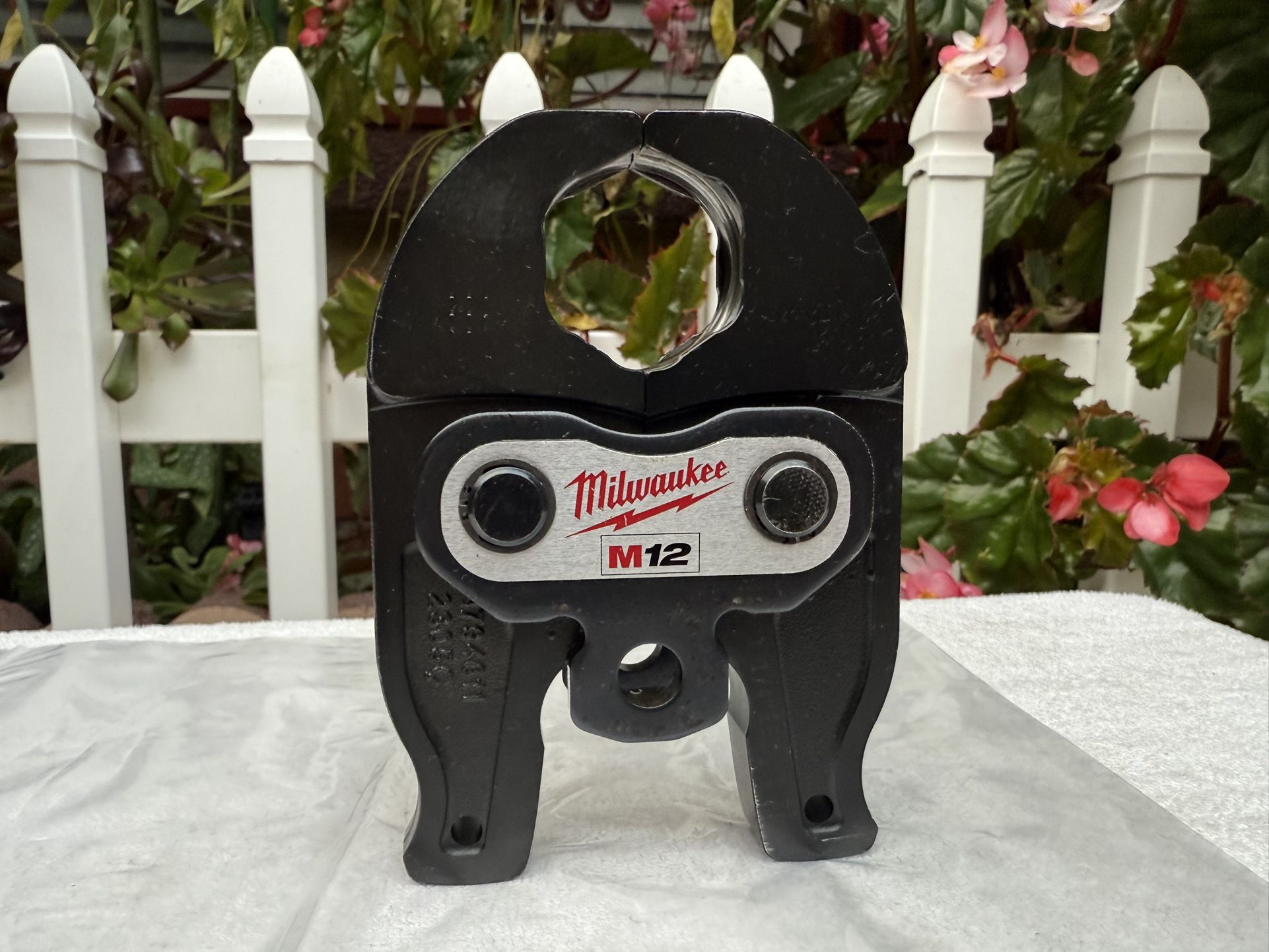 Milwaukee M12 press tool jaw size 1-1/4” ( read description below )