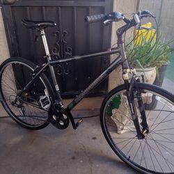 NICE BIKE DIAMONDBACKS EDGEWOOD HYBRID TIRES SIZE 700C FRAME SIZE LARGER 