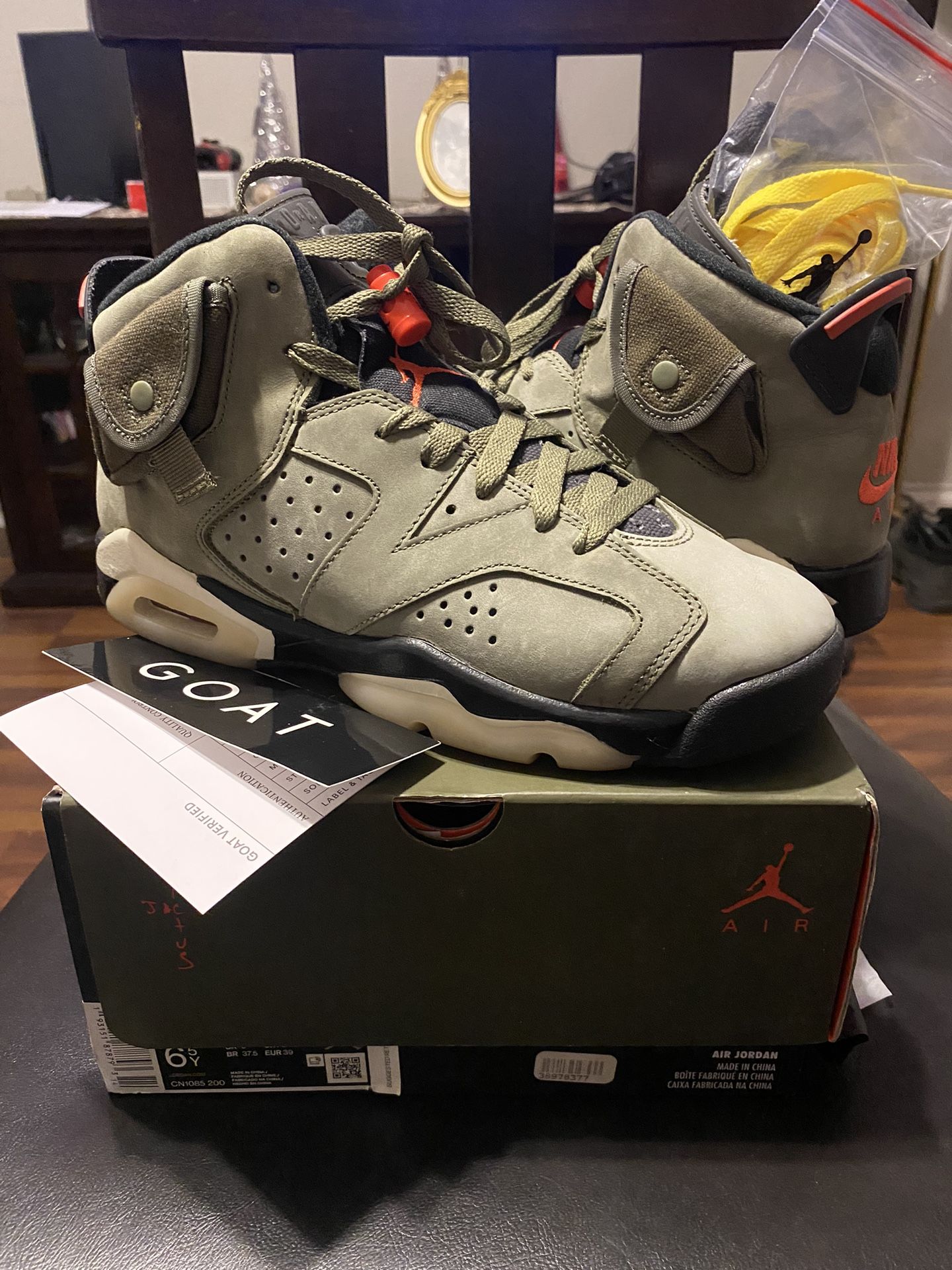Jordan 6 Travis Scott Size 6.5y