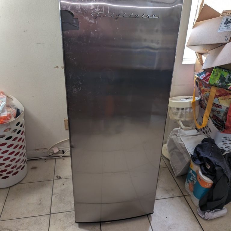 Freezer - Broken get For Parts Or Try To Fix