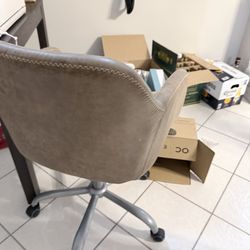 Swivel Desk Chair – Comfortable