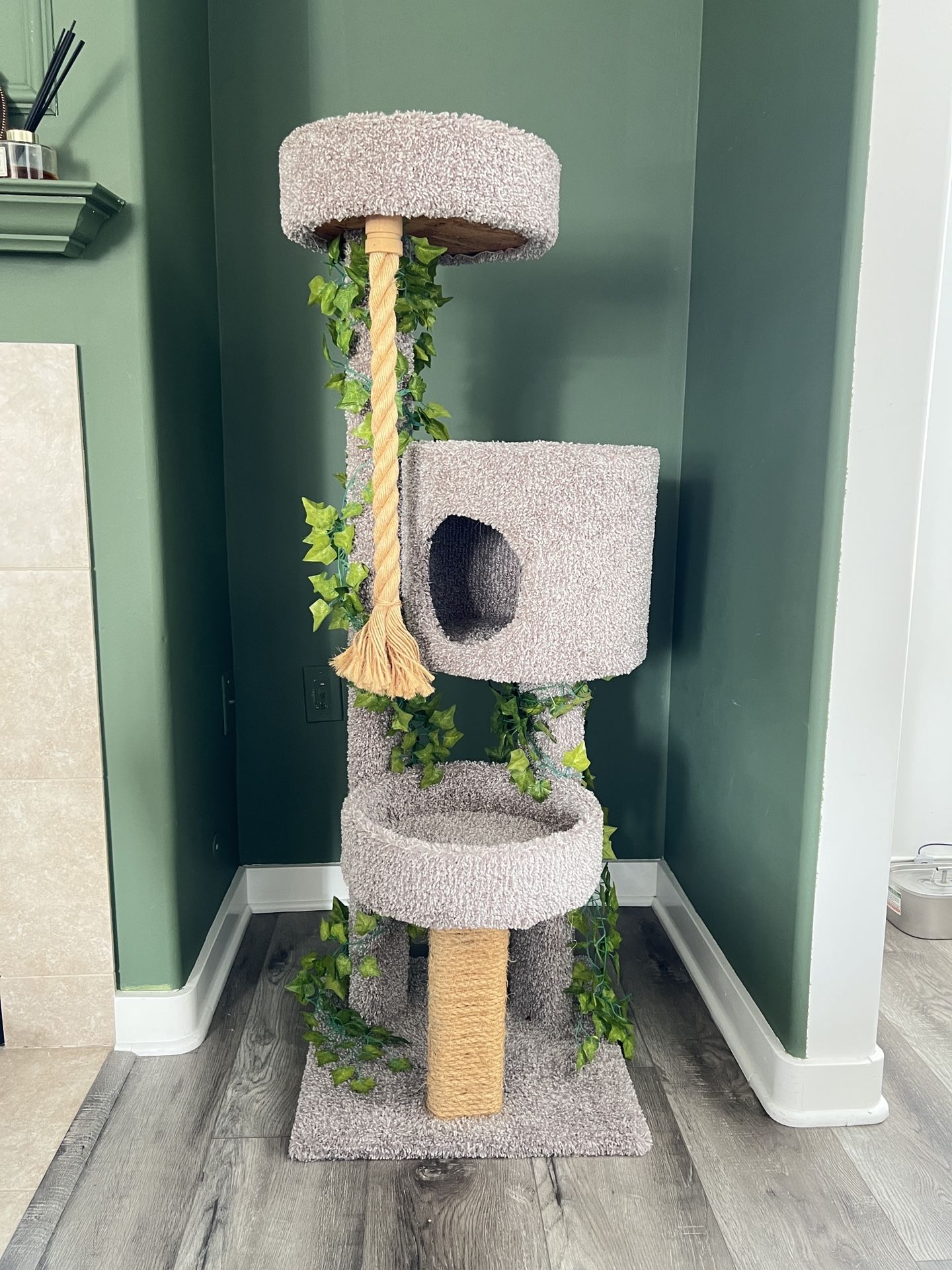 Cat Tree – Multi-Level With Scratching Posts