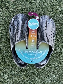 New Totes Kids Water Shoes Size 13-1
