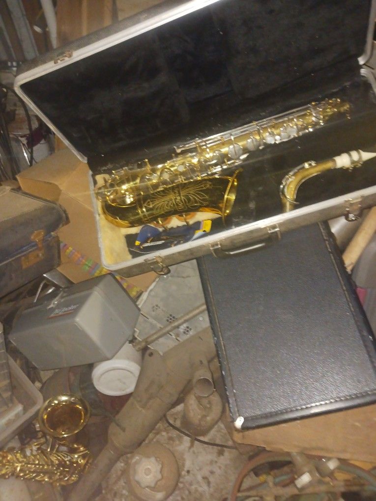 5 Alto Saxophones, 2 Trumpets