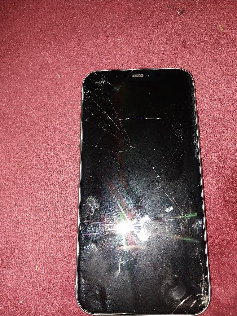 Apple IPhon 11 Cracked Screen