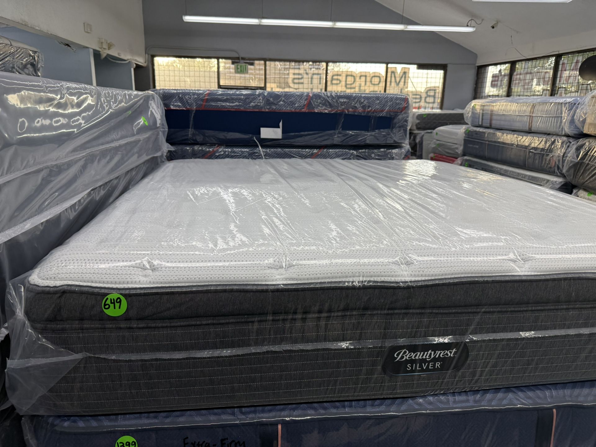 KING SIZE SIMMONS BEAUTYREST SILVER PILLOW TOP MATTRESS & BOX SPRINGS BED SET