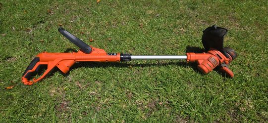 Black and Decker 14 in. String trimmer and Lawn Edger Corded