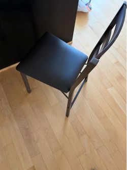 2x folding chairs