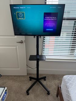 Hisense 32” Roku Smart TV + Rolling TV Stand – Excellent Working Condition - $125 OBO