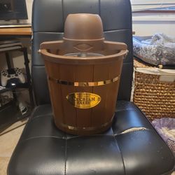 Brand New Nostalgia Ice Cream Maker 