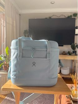 Hydro Flask Carry Out Soft Cooler (Light Blue / Used)