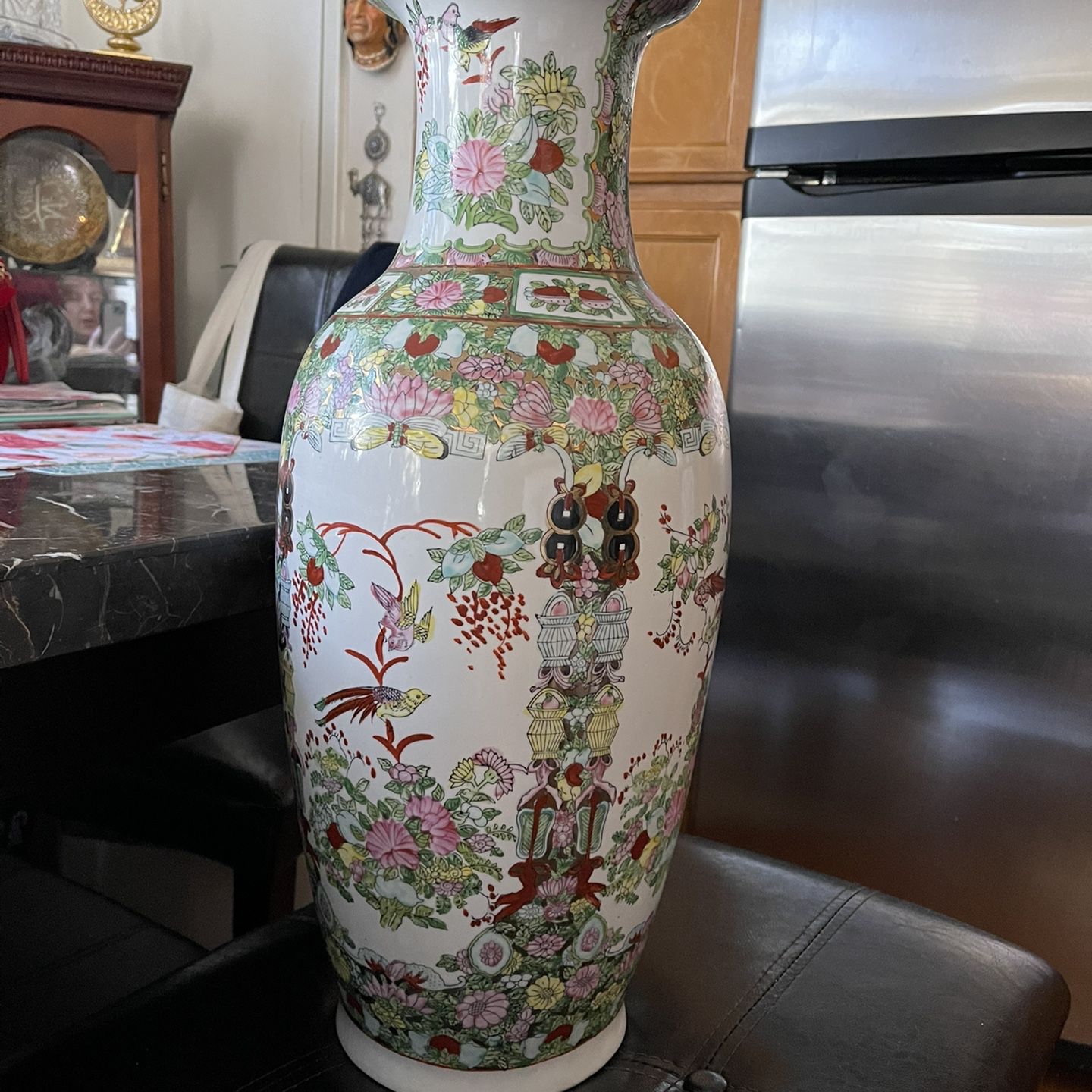 Hand Painted Vintage Chinese Vase 🏺