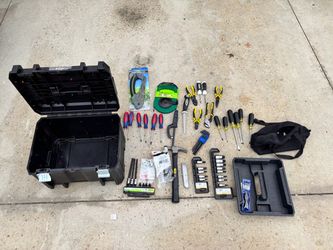Tool box deWalt, and everything included inside