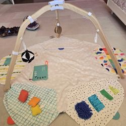 LOVEVERY Baby Gym.