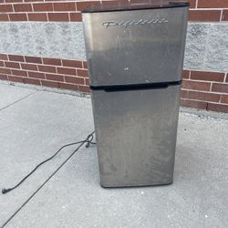 Frigidaire Mini Fridge 4.5 CU ft