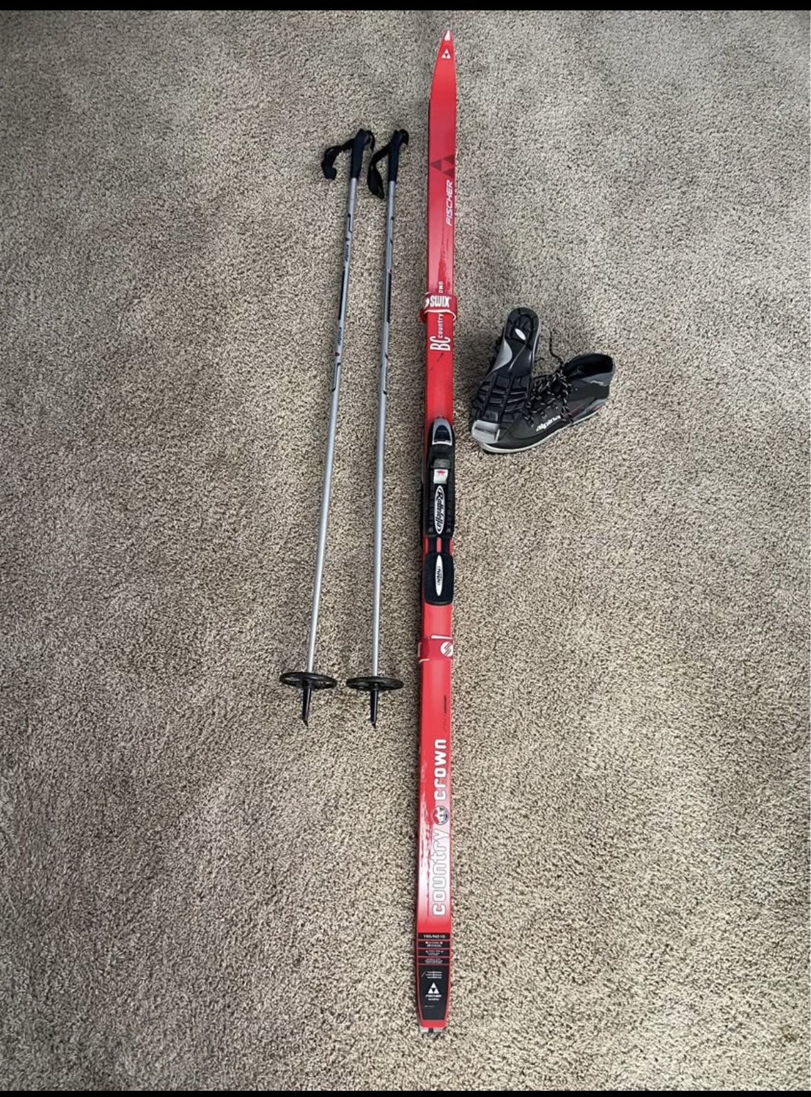 Women’s Cross Country Skis